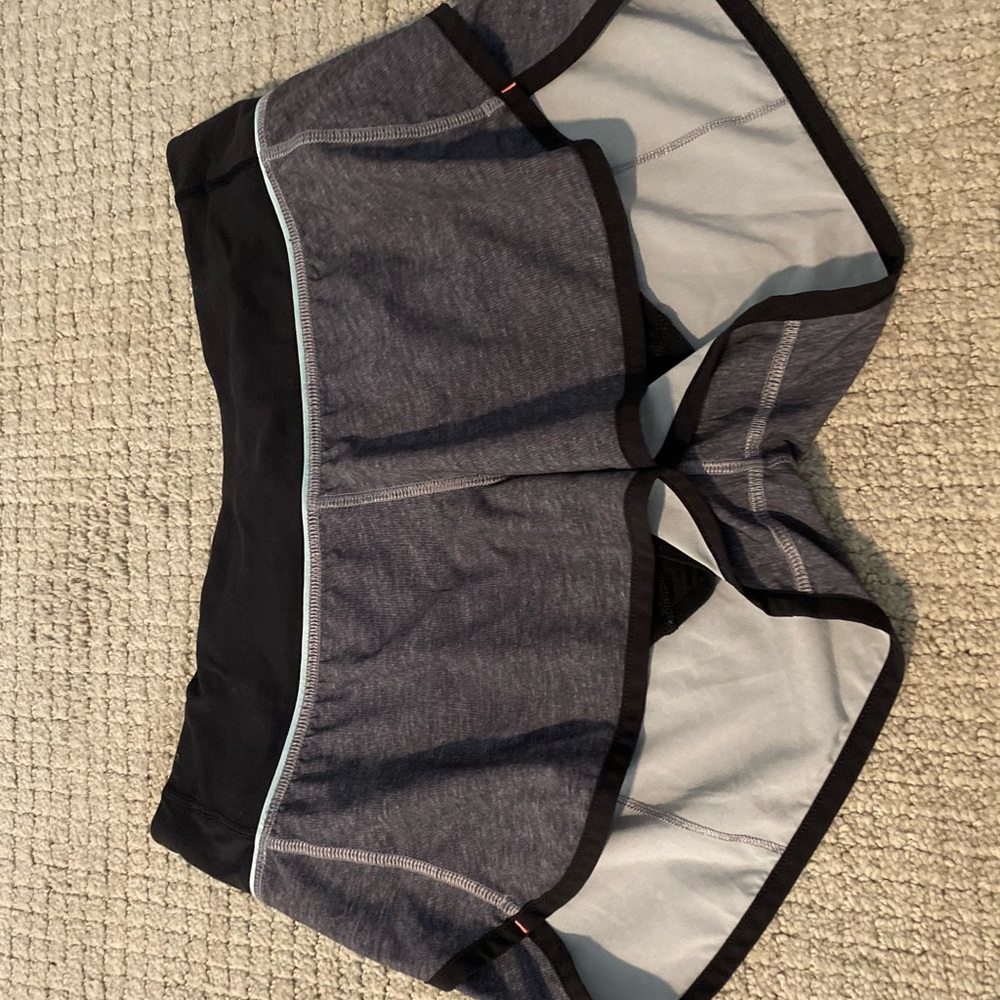 Lululemon Speed Up Shorts Size 6